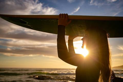 praia de Garopaba sc -nascer do sol na praia - book em Santa Catarina - ensaio em Santa Catarina -menina de biquini – centrinho do rosa – baira-mar – vida sol e mar - surf - mormai'