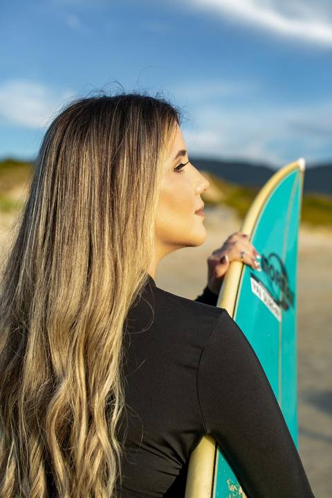 praia de Garopaba sc -nascer do sol na praia - book em Santa Catarina - ensaio em Santa Catarina -menina de biquini – centrinho do rosa – baira-mar – vida sol e mar - surf - mormai'