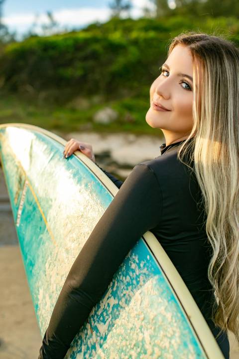 praia de Garopaba sc -nascer do sol na praia - book em Santa Catarina - ensaio em Santa Catarina -menina de biquini – centrinho do rosa – baira-mar – vida sol e mar - surf - mormai'