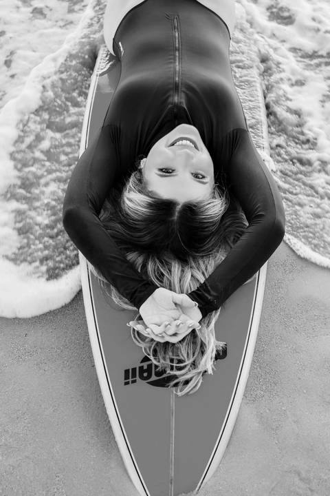 book de 15 anos na praia de Garopaba sc - ensaio de 15 anos na praia de Garopaba sc -nascer do sol na praia - book em Santa Catarina - ensaio em Santa Catarina -menina de biquini – centrinho do rosa – baira-mar – vida sol e mar '