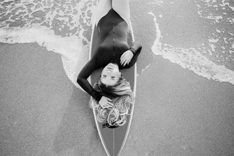 book de 15 anos na praia de Garopaba sc - ensaio de 15 anos na praia de Garopaba sc -nascer do sol na praia - book em Santa Catarina - ensaio em Santa Catarina -menina de biquini – centrinho do rosa – baira-mar – vida sol e mar '