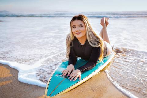 book de 15 anos na praia de Garopaba sc - ensaio de 15 anos na praia de Garopaba sc -nascer do sol na praia - book em Santa Catarina - ensaio em Santa Catarina -menina de biquini – centrinho do rosa – baira-mar – vida sol e mar '