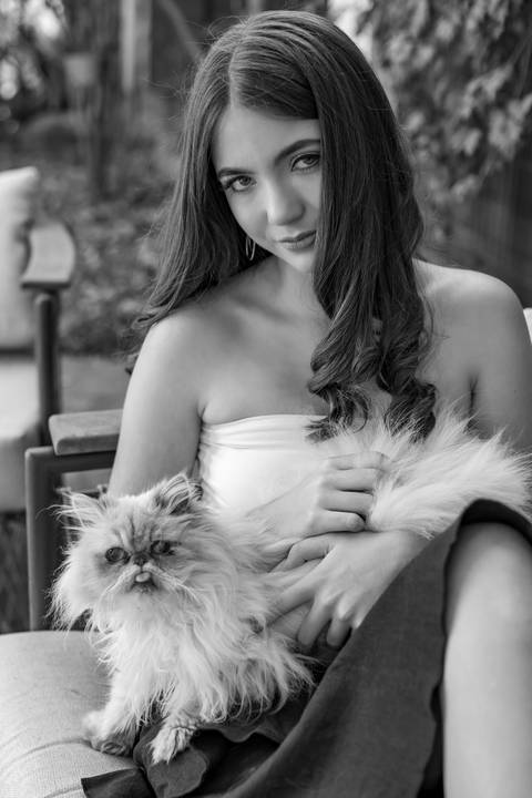 Book de 15 anos em Porto Alegre no pátio casa com o gato - Fábio Martins Fotógrafo'