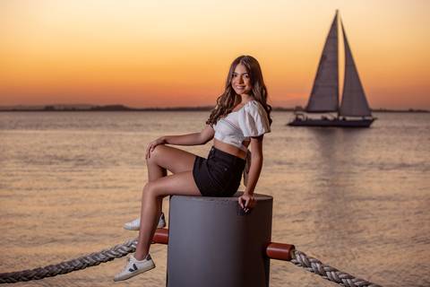 Book de 15 anos em Porto Alegre por do sol no guaíba com barco a velas  - Fábio Martins Fotógrafo'