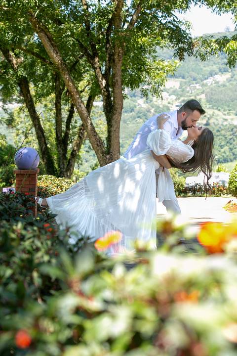
pré Wedding em gramado - ensaio de pré Wedding em gramado - fotos de casal em gramado – Le Jardin – Colline de France 
'