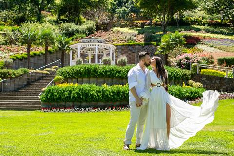 
pré Wedding em gramado - ensaio de pré Wedding em gramado - fotos de casal em gramado – Le Jardin – Colline de France 
'