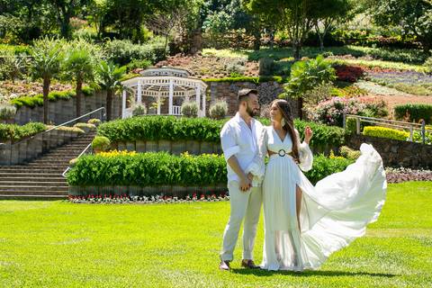 
pré Wedding em gramado - ensaio de pré Wedding em gramado - fotos de casal em gramado – Le Jardin – Colline de France 
'