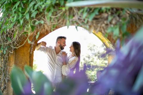 
pré Wedding em gramado - ensaio de pré Wedding em gramado - fotos de casal em gramado – Le Jardin – Colline de France 
'