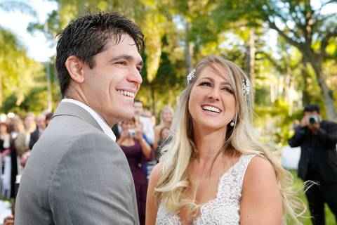 noiva-em-direção-ao-altar-noiva-carro-antigo-noivo-com-padrinhos=noivo-se-arrumandofotografia-de-casamento-ao-ar-livre-no-veleiros-do-sul-em-porto-alegre-fotografo-de-casamento-fotografia-de-casamento-casamento-ao-ar-livre-casamento-de-dia-casamento-a-tar'