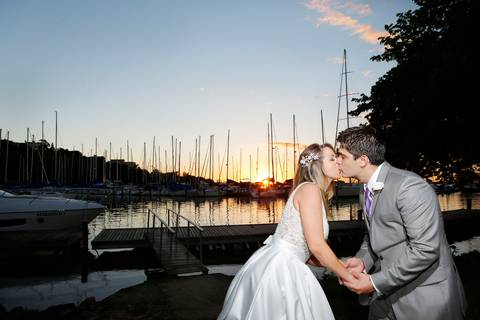 noiva-em-direção-ao-altar-noiva-carro-antigo-noivo-com-padrinhos=noivo-se-arrumandofotografia-de-casamento-ao-ar-livre-no-veleiros-do-sul-em-porto-alegre-fotografo-de-casamento-fotografia-de-casamento-casamento-ao-ar-livre-casamento-de-dia-casamento-a-tar'