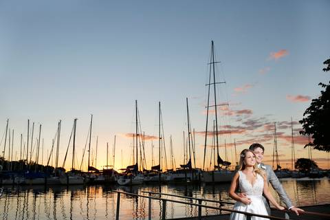 noiva-em-direção-ao-altar-noiva-carro-antigo-noivo-com-padrinhos=noivo-se-arrumandofotografia-de-casamento-ao-ar-livre-no-veleiros-do-sul-em-porto-alegre-fotografo-de-casamento-fotografia-de-casamento-casamento-ao-ar-livre-casamento-de-dia-casamento-a-tar'