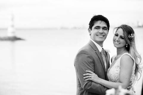 noiva-em-direção-ao-altar-noiva-carro-antigo-noivo-com-padrinhos=noivo-se-arrumandofotografia-de-casamento-ao-ar-livre-no-veleiros-do-sul-em-porto-alegre-fotografo-de-casamento-fotografia-de-casamento-casamento-ao-ar-livre-casamento-de-dia-casamento-a-tar'