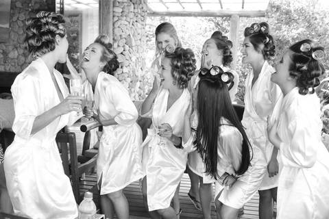 fotografia-making-of-noiva-na-praia-do-rosa-casamento-na-beira-da-praia-festa-lual-praia-do-rosa-santa-catarina-sal-e-mar-fotografia-de-casamento-na-praia-fotografo-de-casamento-fabio-martins-foto-equipe-fotografo-casamento-praia'