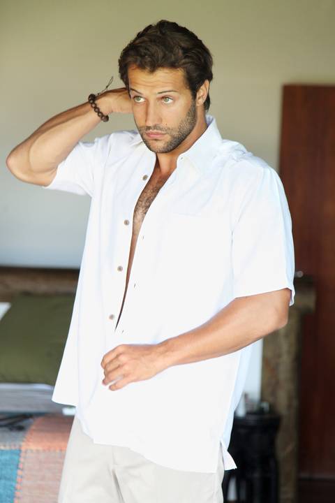 making-of-noivo-se-arrumando-para-o-casamento-na-praia-do-rosa-em-santa-catarina-fotografia-making-of-noiva-na-praia-do-rosa-casamento-na-beira-da-praia-festa-lual-praia-do-rosa-santa-catarina-sal-e-mar-fotografia-de-casamento-na-praia-fotografo-de-casame'