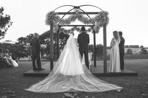 fotos-de-casamento-fotos-noiva-making-of-porto-alegre-casal-noiva-noivo-fotos-fotografia-fotógrafo-porto-alegre-wedding-porto-alegre-fotografo-profissional-vestido-de-noiva-penteado-noiva-casamento'