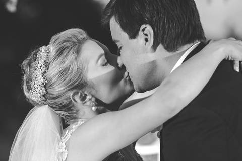 fotos-de-casamento-fotos-noiva-making-of-porto-alegre-casal-noiva-noivo-fotos-fotografia-fotógrafo-porto-alegre-wedding-porto-alegre-fotografo-profissional-vestido-de-noiva-penteado-noiva-casamento'