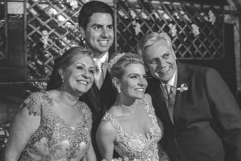 fotos-de-casamento-fotos-noiva-making-of-porto-alegre-casal-noiva-noivo-fotos-fotografia-fotógrafo-porto-alegre-wedding-porto-alegre-fotografo-profissional-vestido-de-noiva-penteado-noiva-casamento'