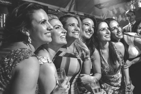 fotos-de-casamento-fotos-noiva-making-of-porto-alegre-casal-noiva-noivo-fotos-fotografia-fotógrafo-porto-alegre-wedding-porto-alegre-fotografo-profissional-vestido-de-noiva-penteado-noiva-casamento'