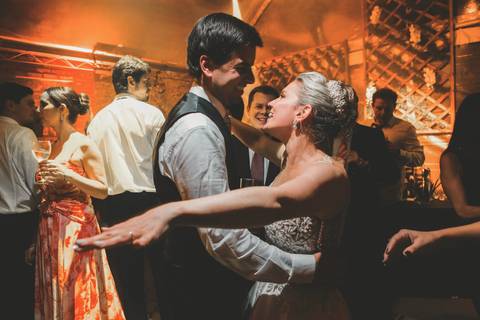 fotos-de-casamento-fotos-noiva-making-of-porto-alegre-casal-noiva-noivo-fotos-fotografia-fotógrafo-porto-alegre-wedding-porto-alegre-fotografo-profissional-vestido-de-noiva-penteado-noiva-casamento'