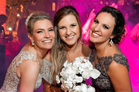 fotos-de-casamento-fotos-noiva-making-of-porto-alegre-casal-noiva-noivo-fotos-fotografia-fotógrafo-porto-alegre-wedding-porto-alegre-fotografo-profissional-vestido-de-noiva-penteado-noiva-casamento'