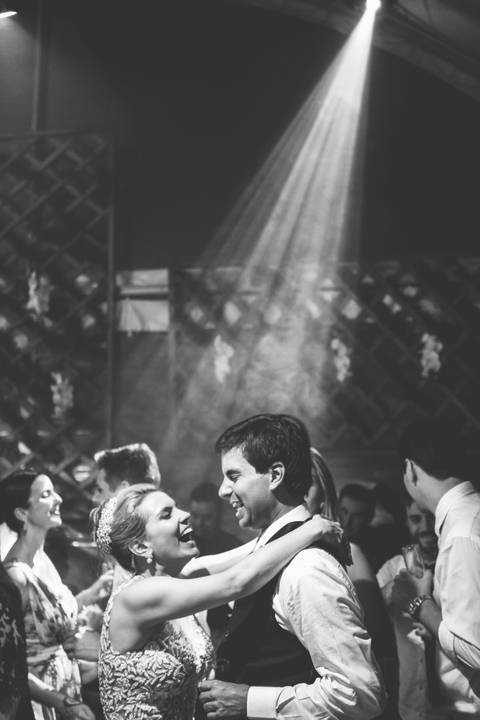 fotos-de-casamento-fotos-noiva-making-of-porto-alegre-casal-noiva-noivo-fotos-fotografia-fotógrafo-porto-alegre-wedding-porto-alegre-fotografo-profissional-vestido-de-noiva-penteado-noiva-casamento'