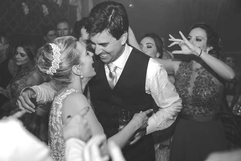 fotos-de-casamento-fotos-noiva-making-of-porto-alegre-casal-noiva-noivo-fotos-fotografia-fotógrafo-porto-alegre-wedding-porto-alegre-fotografo-profissional-vestido-de-noiva-penteado-noiva-casamento'