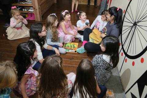 festa-de-aniversario-infantil-de-ursinho-rosa-antonia-feita-por-fabio-martins-fotografo-de-porto-alegre'