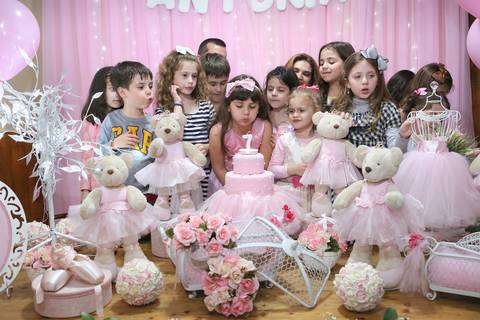 festa-de-aniversario-infantil-de-ursinho-rosa-antonia-feita-por-fabio-martins-fotografo-de-porto-alegre'