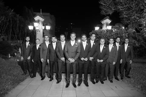 fotografia-noivos-no-altar-noiva-no-altar-com-noivo-fotografia-de-casamento-por-fabio-martins-noiva-olhando-para-noivo-no-altar-noiva-com-buque-de-flores-de-casamento-noivo-sorrindo-casal-noaltar-fotografia-casamento-fotografia-casorio-fotografo-casamento'