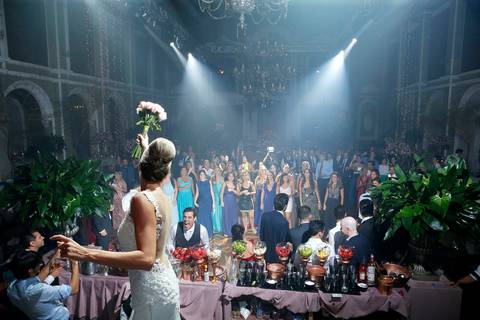 valsa-de-casamento-em-preto-e-branco-depoimento-de-casamento-foto-festa-de-casamento-fotografia-noivos-dançando-foto-de-casal-dançando-foto-noiva-dancando-fotografia-de-casamento-fabio-martins-fotografo-de-casamento-em-porto-alegre-festa-de-casamento'