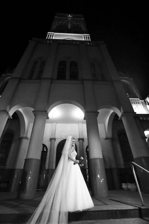 casamento-igreja-santo-inacio-de-loyola-lajeado-viviane-e-mauricio-fotografo-fabio-porto-alegre-noiva-provando-vestido'