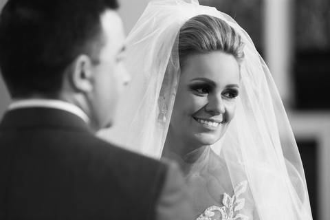 casamento-igreja-santo-inacio-de-loyola-lajeado-viviane-e-mauricio-fotografo-fabio-porto-alegre-noiva-provando-vestido'