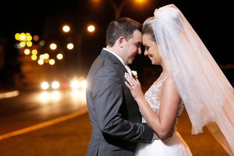 casamento-igreja-santo-inacio-de-loyola-lajeado-viviane-e-mauricio-fotografo-fabio-porto-alegre-noiva-provando-vestido'