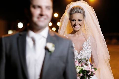 casamento-igreja-santo-inacio-de-loyola-lajeado-viviane-e-mauricio-fotografo-fabio-porto-alegre-noiva-provando-vestido'