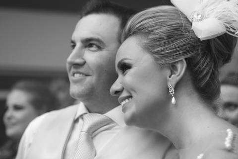 casamento-igreja-santo-inacio-de-loyola-lajeado-viviane-e-mauricio-fotografo-fabio-porto-alegre-noiva-provando-vestido'