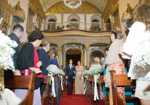 entrada-igreja-altar-padrinhos-casamento-igreja-conceiçao-festa-de-casamento-no-ALJ-casamento-no-juvenil-festa-de-casamento-no-juvenil-casamento-no-ALJ-casamento-na-associação-leopoldina-juvenil-fotografo-de-casamento-fabio-martins-fotografo-casamento-poa'
