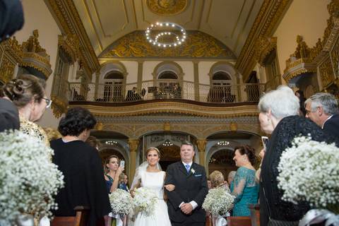 noiva-no-altar-com-pai-casamento-igreja-conceiçao-festa-de-casamento-no-ALJ-casamento-no-juvenil-festa-de-casamento-no-juvenil-casamento-no-ALJ-casamento-na-associação-leopoldina-juvenil-fotografo-de-casamento-fabio-martins-fotografo-casamento-poa'