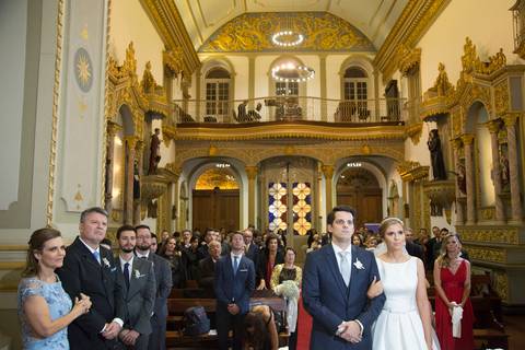 noiva-no-altar-com-pai-casamento-igreja-conceiçao-festa-de-casamento-no-ALJ-casamento-no-juvenil-festa-de-casamento-no-juvenil-casamento-no-ALJ-casamento-na-associação-leopoldina-juvenil-fotografo-de-casamento-fabio-martins-fotografo-casamento-poa'