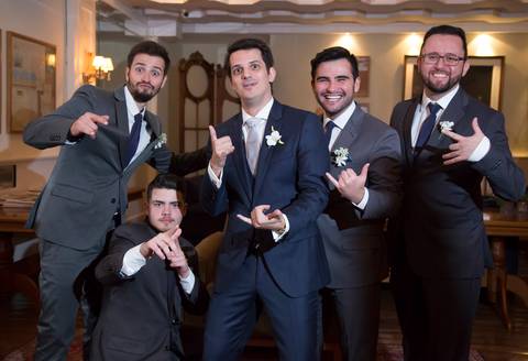 foto-padrinhos-modernos-com-noivo-casamento-igreja-conceiçao-festa-de-casamento-ALJ-casamento-juvenil-festa-de-casamento-juvenil-casamento-ALJ-casamento-associação-leopoldina-juvenil-fotografo-casamento-fabio-martins-fotografo-casamento-porto-alegre'