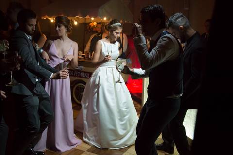 noiva-diversao-rinsadas-casamento-igreja-conceiçao-festa-de-casamento-no-ALJ-casamento-no-juvenil-festa-de-casamento-no-juvenil-casamento-no-ALJ-casamento-associação-leopoldina-juvenil-fotografo-de-casamento-fabio-martins-fotografo-casamento-porto-alegre'