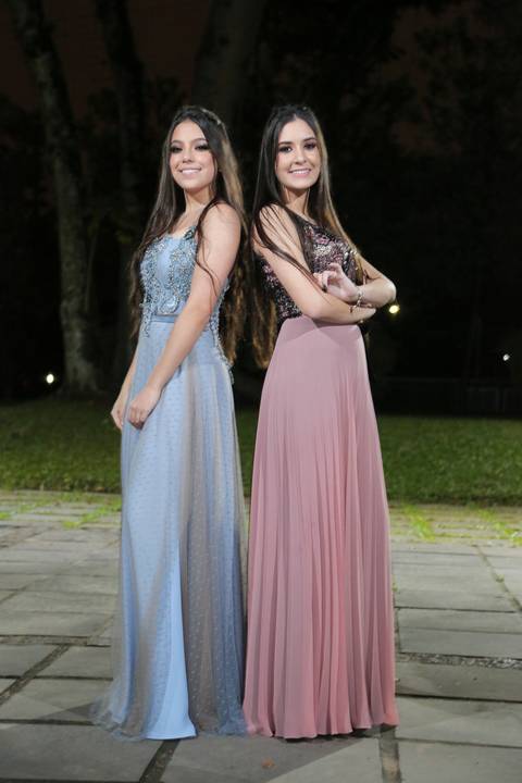 15-anos-sogipa-15-anos-salaoa-hannover-festa-quinze-anos-vestido-quinze-anos-azul-vestido-15-anos-rosa-foto-p&b-15-anos-com-amiga-15-anos-com-irma-festa-15-anos-porto-alegre-fotografo-15-anos-porto-alegre-fotografo-fabio-martins-foto-equipe-sogipa'