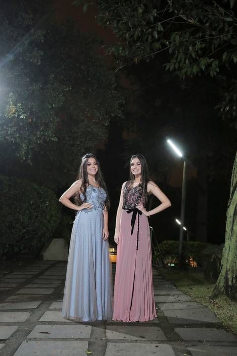 15-anos-sogipa-15-anos-salaoa-hannover-festa-quinze-anos-vestido-quinze-anos-azul-vestido-15-anos-rosa-foto-p&b-15-anos-com-amiga-15-anos-com-irma-festa-15-anos-porto-alegre-fotografo-15-anos-porto-alegre-fotografo-fabio-martins-foto-equipe-sogipa'