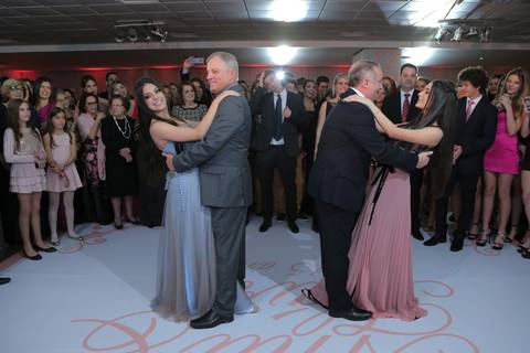 15-anos-sogipa-15-anos-salaoa-hannover-festa-quinze-anos-vestido-quinze-anos-azul-vestido-15-anos-rosa-foto-p&b-15-anos-com-amiga-15-anos-com-irma-festa-15-anos-porto-alegre-fotografo-15-anos-porto-alegre-fotografo-fabio-martins-foto-equipe-sogipa'