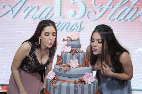 15-anos-sogipa-15-anos-salaoa-hannover-festa-quinze-anos-vestido-quinze-anos-azul-vestido-15-anos-rosa-foto-p&b-15-anos-com-amiga-15-anos-com-irma-festa-15-anos-porto-alegre-fotografo-15-anos-porto-alegre-fotografo-fabio-martins-foto-equipe-sogipa'