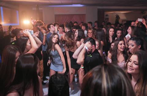 15-anos-sogipa-15-anos-salaoa-hannover-festa-quinze-anos-vestido-quinze-anos-azul-vestido-15-anos-rosa-foto-p&b-15-anos-com-amiga-15-anos-com-irma-festa-15-anos-porto-alegre-fotografo-15-anos-porto-alegre-fotografo-fabio-martins-foto-equipe-sogipa'