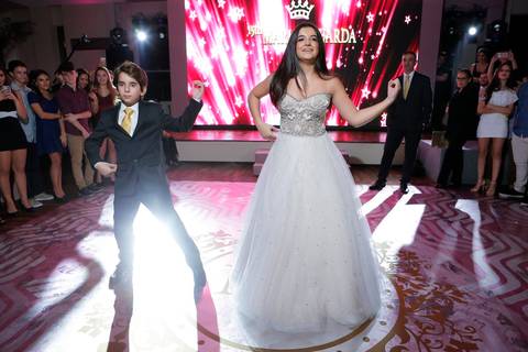 festa-15-anos-sociedade-libanesa-fotografo-fabio-martins-porto-alegre-coreografia-15-anos'