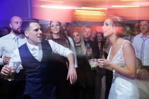 casamento-Igreja-sao-pedro-festa-casa-vetro-fotografo-fabio-martins-porto-alegre-carolina-e-lucas-festa-de-casamento-pista-de-dança'