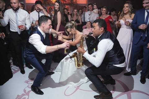 casamento-Igreja-sao-pedro-festa-casa-vetro-fotografo-fabio-martins-porto-alegre-carolina-e-lucas-festa-de-casamento-pista-de-dança'