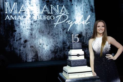 festa-15-anos-porto-alegre-casa-vetro-fotografo-15-anos-porto-alegre-fotografo-fabio-martins-15-anos-mariana-pydd-fotos-15-anos-bolo-de-aniversario-15-anos-bolo-preto-e-branco-festa-15-anos'