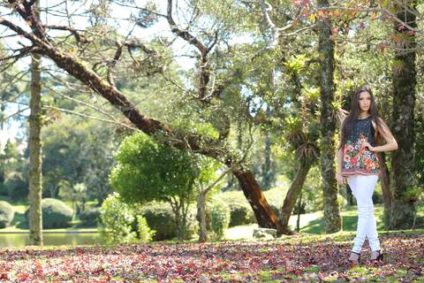 book-15-anos-book-fotografico-profissional-fotografo-porto-alegre-fabio-martins-buque-15-anos-book-quinze-anos-poa-ensaio-ar-livre-book-externo-praça-verde-flores-amigas-book-amizade'